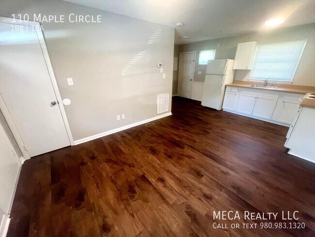 Building Photo - 110 Maple Cir