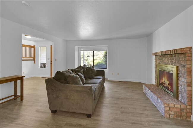 Foto del edificio - 5Bd/2.5Ba Everett Home