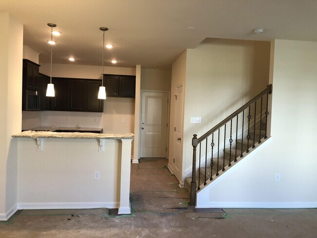 Building Photo - 11 Rambler Ln