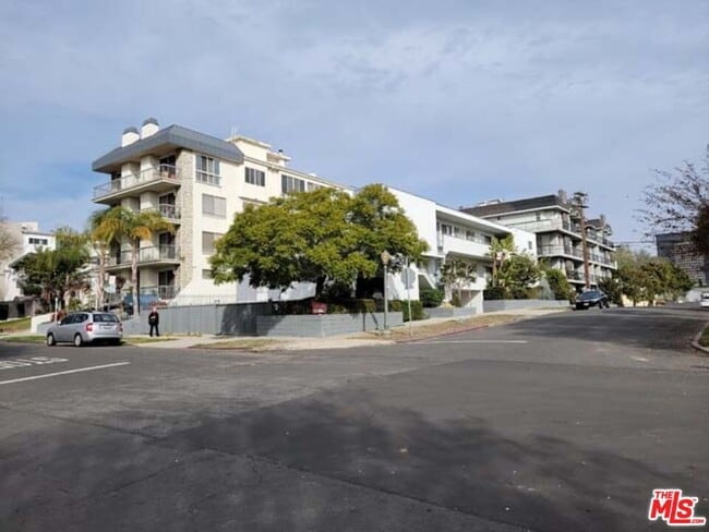 Building Photo - 1850 Thayer Ave