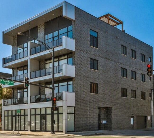 Photo - 1203 W Augusta Blvd Apartment