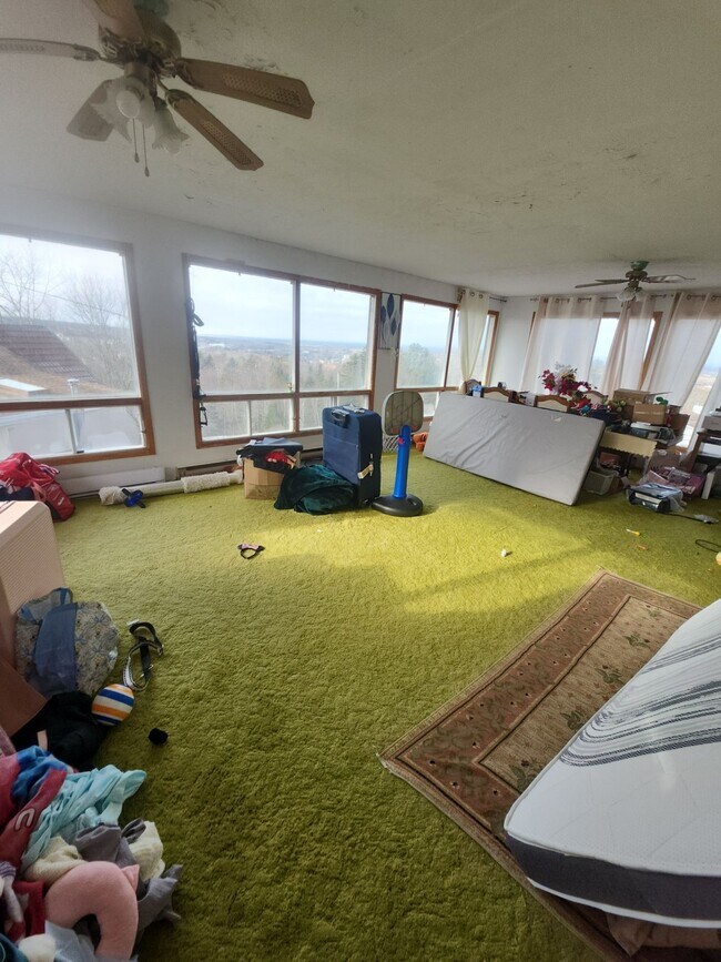 Building Photo - 10 Ridgewood Dr