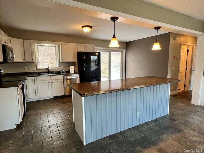 Building Photo - 492 Midland Lake Rd
