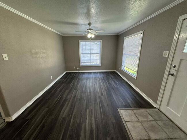 Foto del edificio - 3708 Sleeper Ave