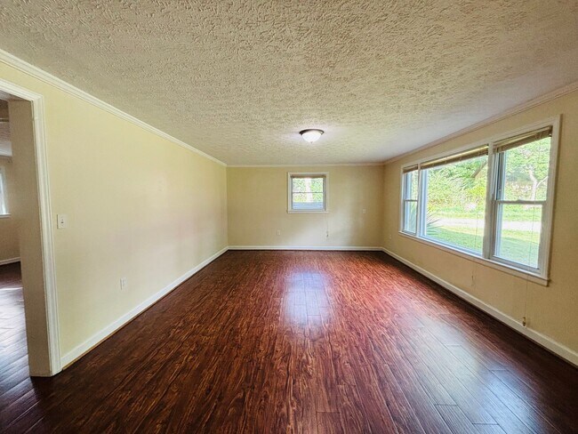 Building Photo - 613 Dehart St