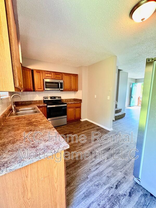 Building Photo - 513 N Troost St
