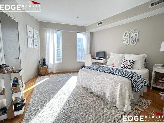 Foto del edificio - 57 Glenville Ave