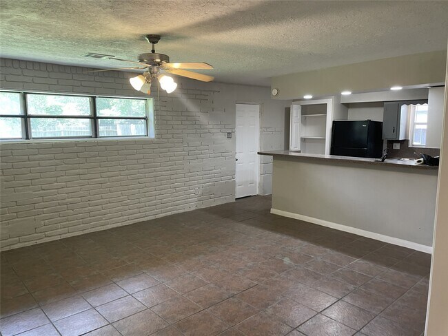 Building Photo - 8915 Reamer St