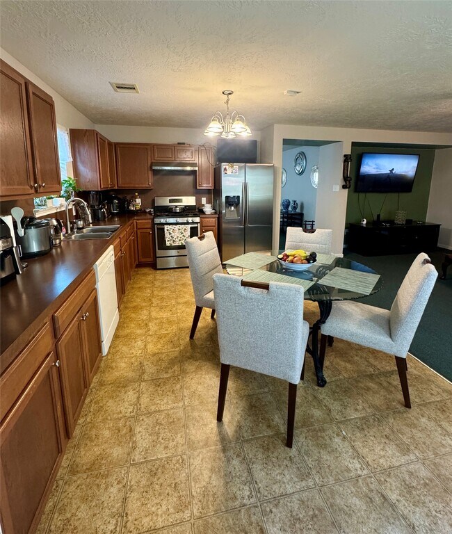 Foto del edificio - 7130 Liberty Creek Tr