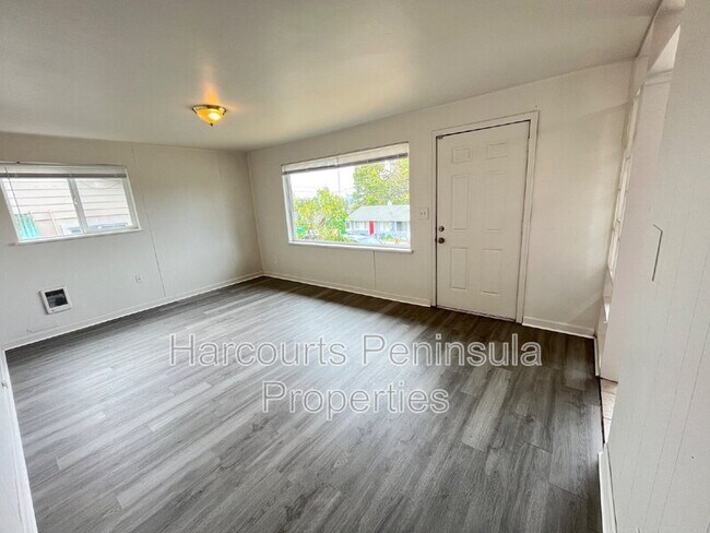 Foto del edificio - 3346 Ward Ave