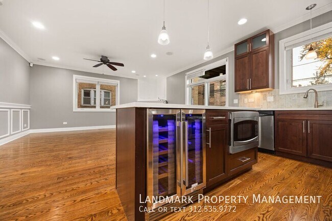 Foto del edificio - 4208 N Albany Ave