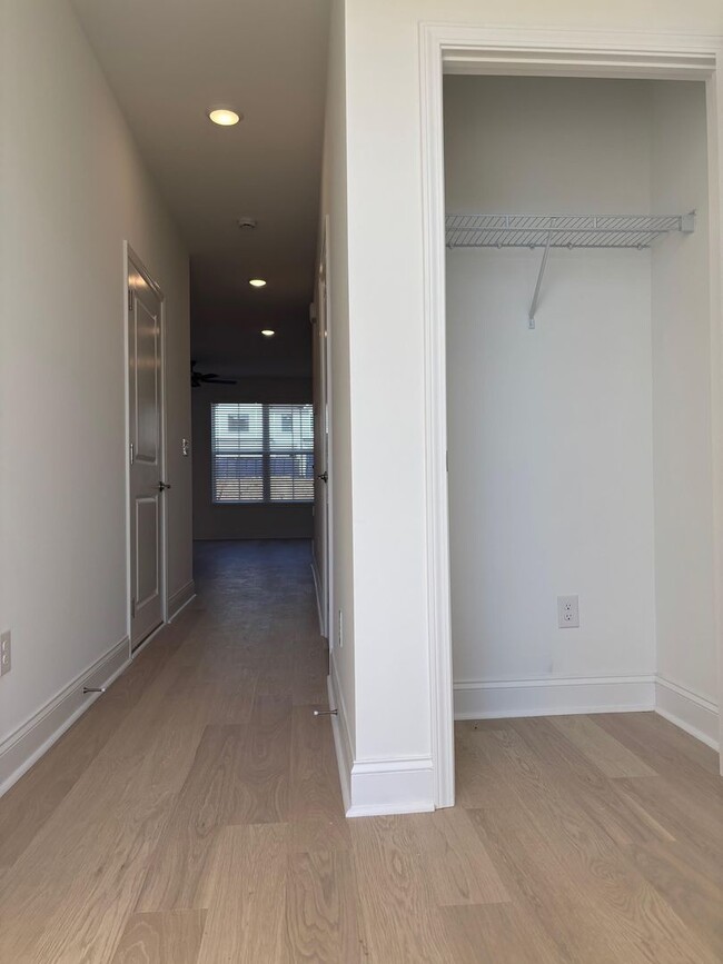 Building Photo - Knoxville 37920 - 3 bedroom 2.5 bath - cal...