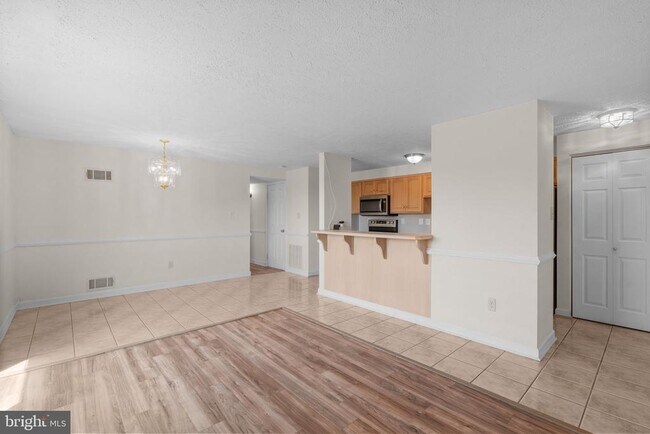 Building Photo - 701 Heather Ridge Dr