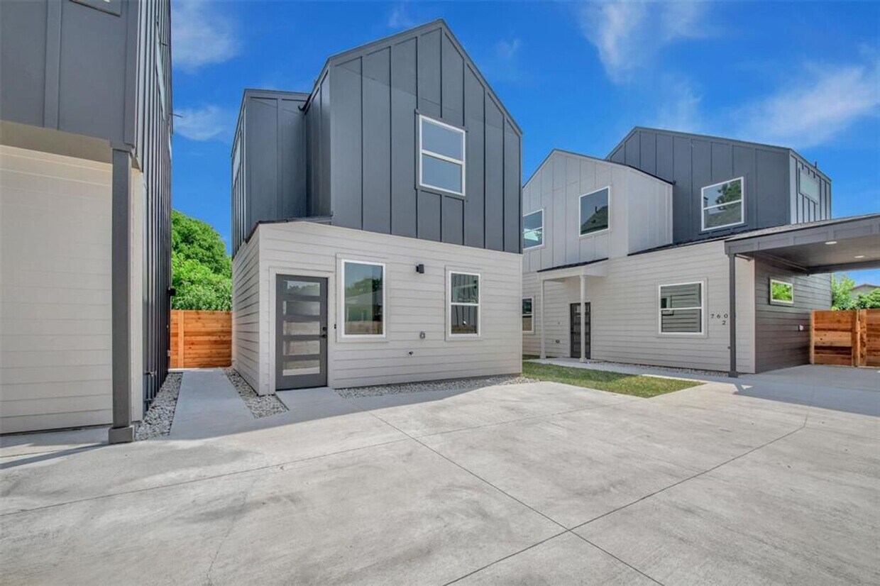Building Photo - 7603 Carver Ave
