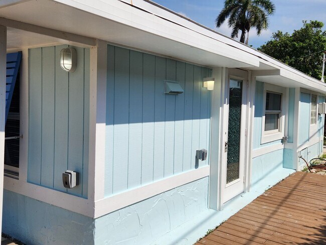 Foto del edificio - Coastal Charm Awaits in Bonita Springs RECENTLY REDUCED!