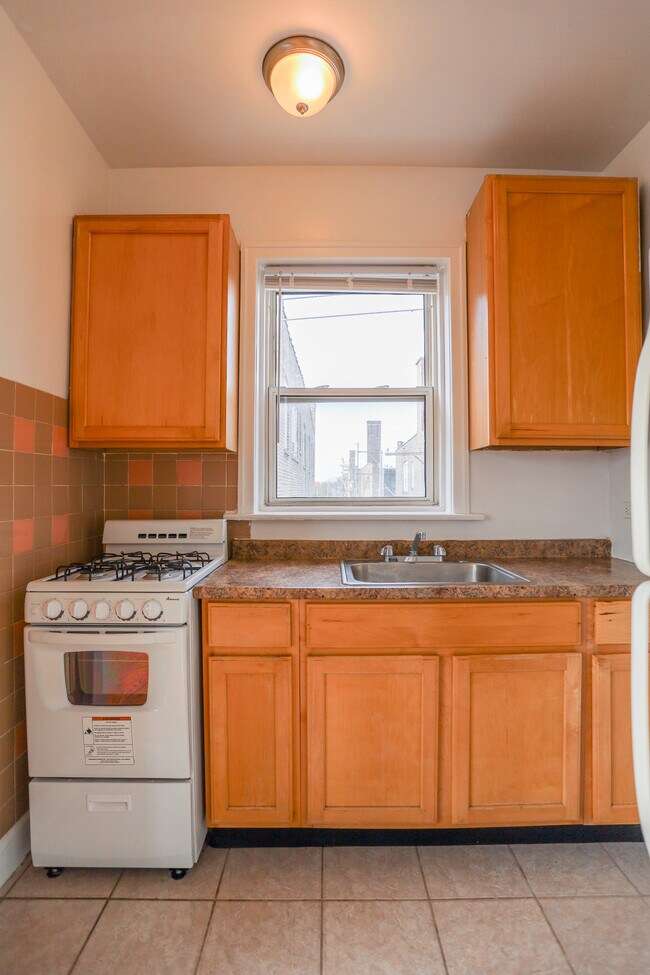 Foto del edificio - 3242 N Pulaski Rd