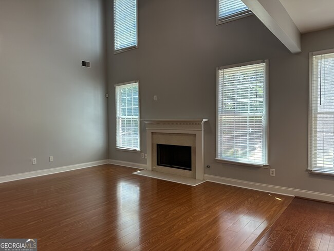 Building Photo - 669 Maple Grove Way