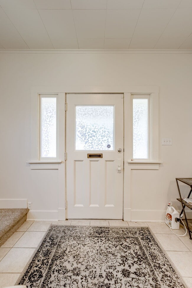 Building Photo - Blackstone Duplex