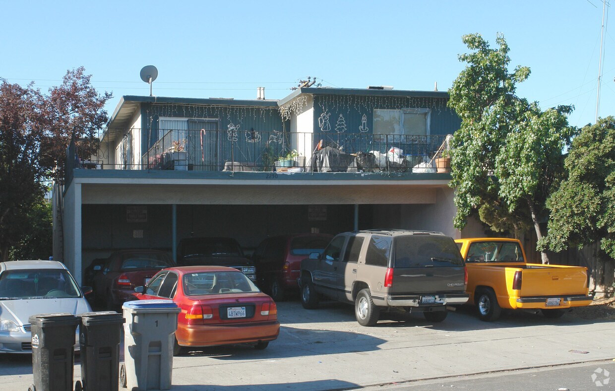 Primary Photo - 2250 Shamrock Dr