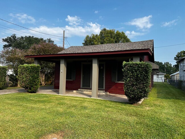 Foto del edificio - Four Bedroom, Two Bathroom , House Near UL , with Lawncare MOVE IN SPECIAL!!!!