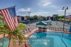 Building Photo - 610 Tennis Club Dr