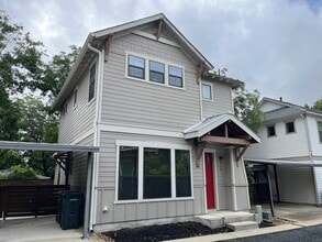 Building Photo - 425 E Mistletoe