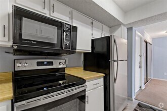 Building Photo - 2816 S Bartell Dr