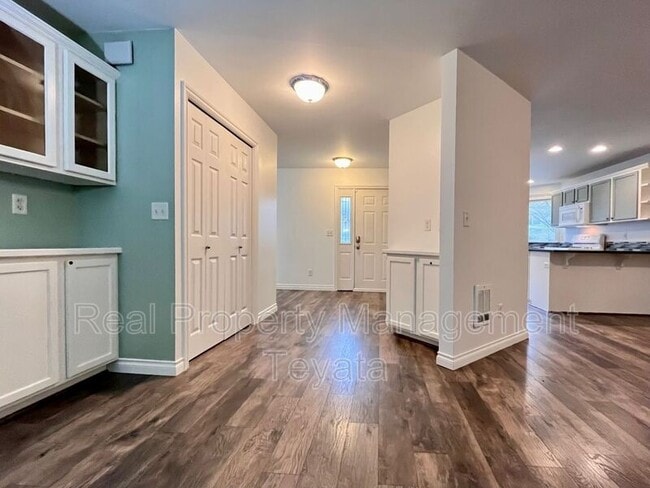 Building Photo - 909 Orchid Pl