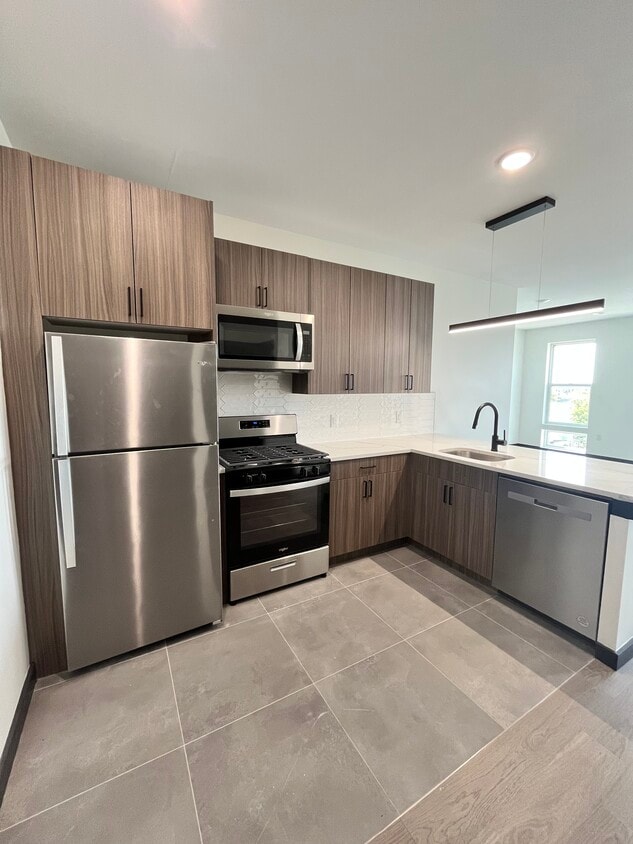 132 Mallory Ave 510 - 138 Mallory Ave