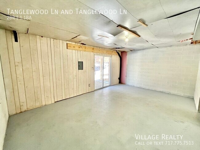 Building Photo - 442 Tanglewood Ln