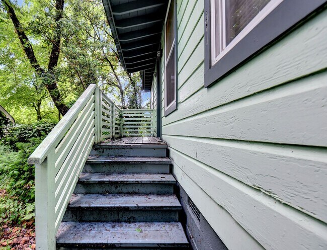 Building Photo - 1 bed 1 bath 5 min from Downtown Athens!