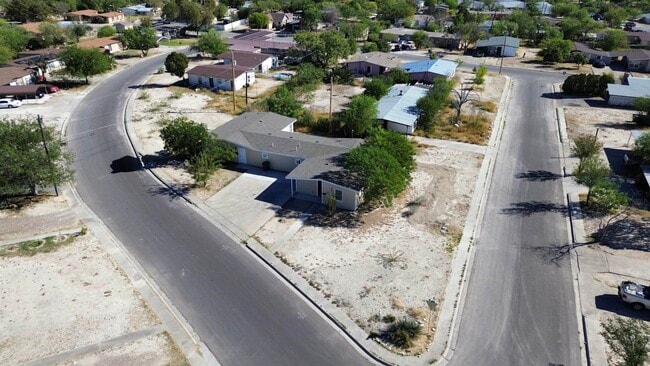 Building Photo - 203 Kennedy Dr