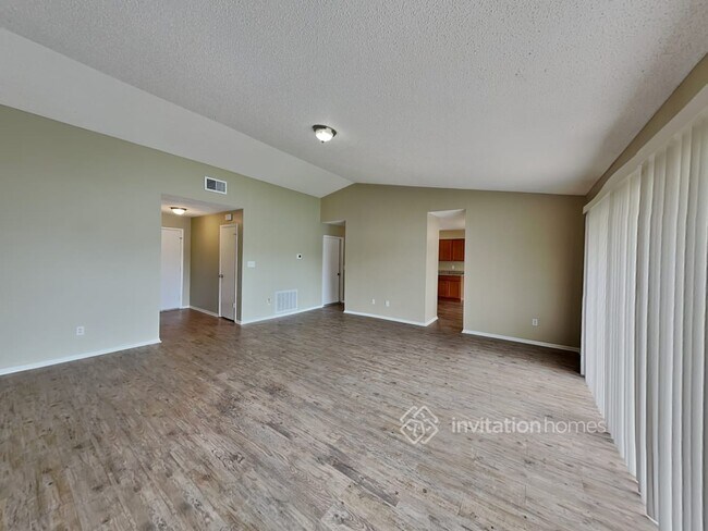 Foto del edificio - 2133 Allspice Ave