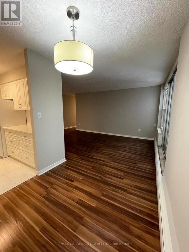 Building Photo - 151 Plymouth Rd