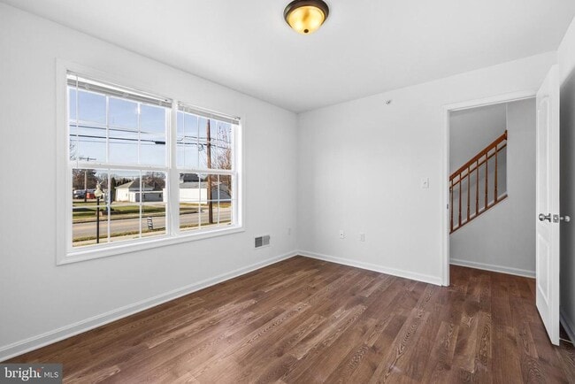 Building Photo - 116 Breezewood Dr