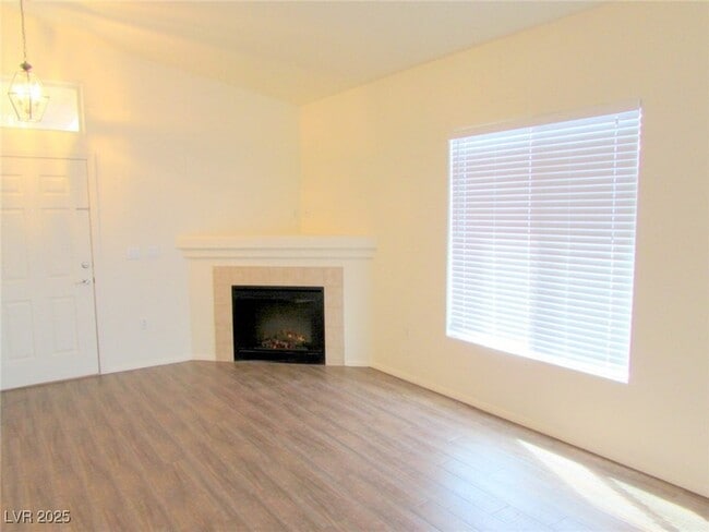 Building Photo - 2305 W Horizon Ridge Pkwy