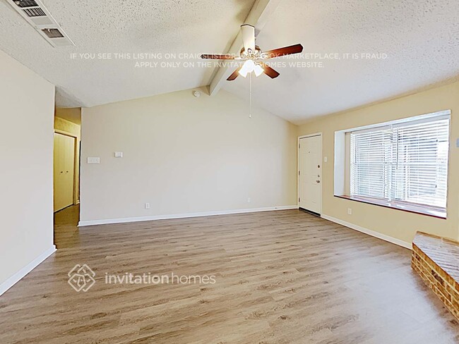 Building Photo - 841 Apple Valley Dr