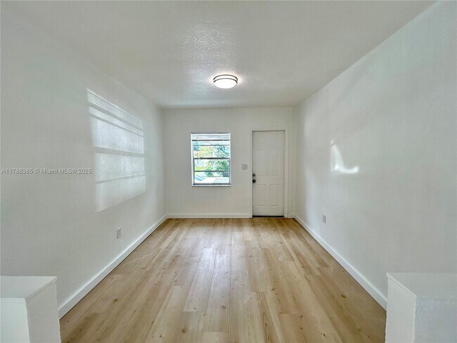 Foto del edificio - 601 NW 90th St