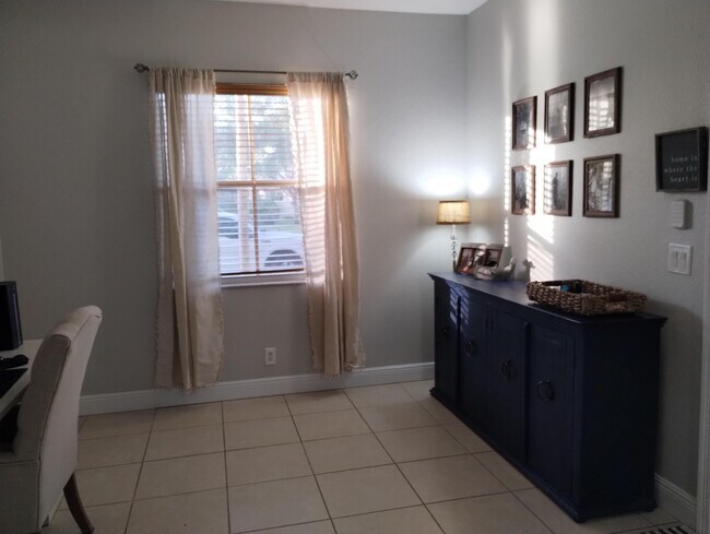 Foto del edificio - 2888 Hidden Hills Rd