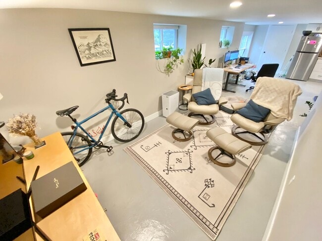 Building Photo - 127 Station Rd