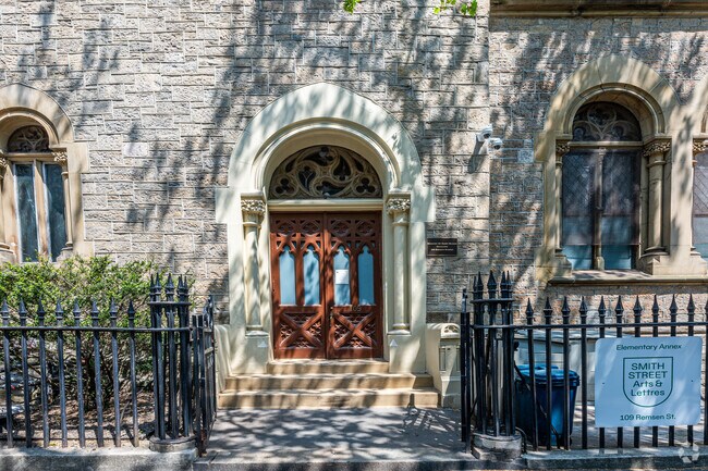 Entrance Photo - 109 Remsen St