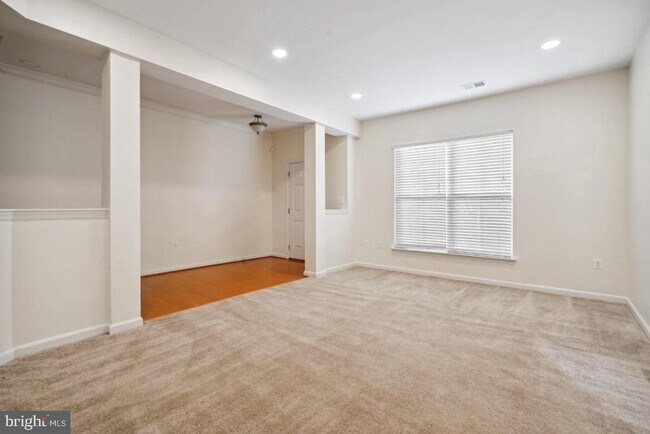 Foto del edificio - 4935 Chaste Tree Pl