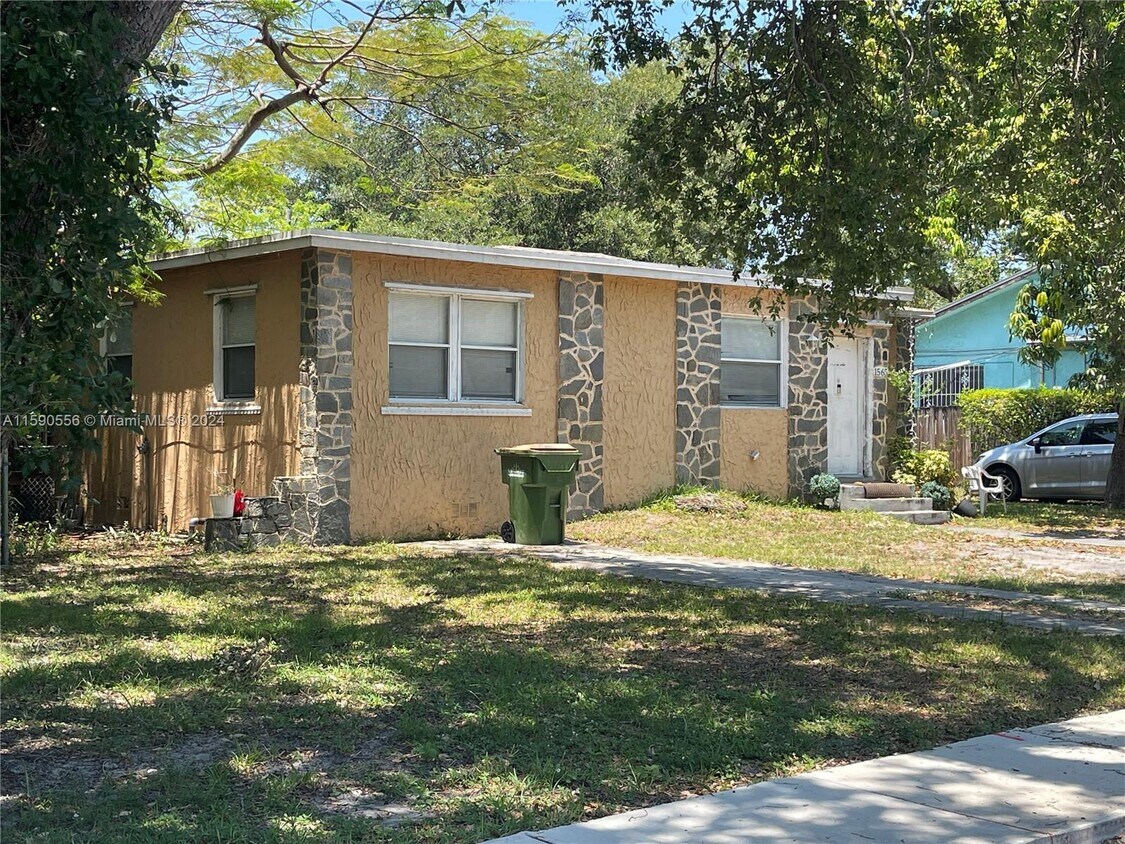 Foto principal - 1565 NE 141st St