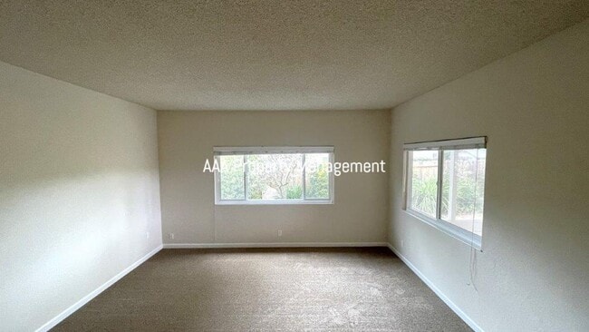 Building Photo - Concord Immaculate 4 bedroom 2 bath home, ...