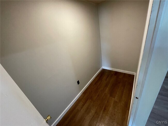 Foto del edificio - 83 E Main St