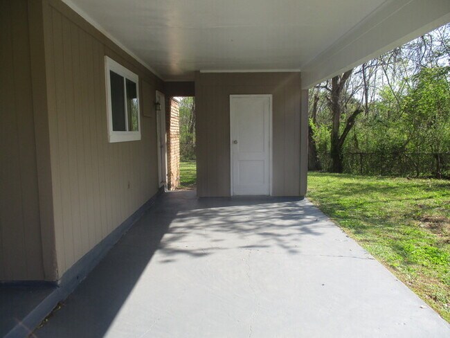 Foto del edificio - 538 Mohawk Ave