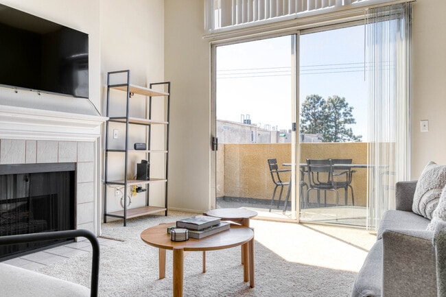 Foto del edificio - 1561 S Barrington Ave