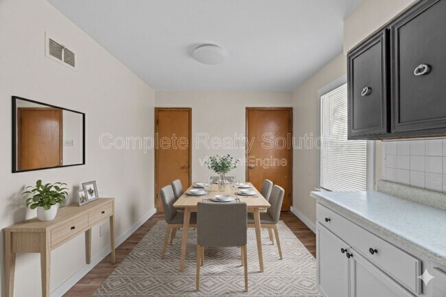 Foto del edificio - 7486 Castro Dr