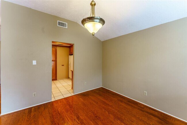 Foto del edificio - 8307 Autumn Wind Dr