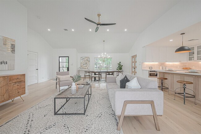 Foto del edificio - 6254 Locke Ln